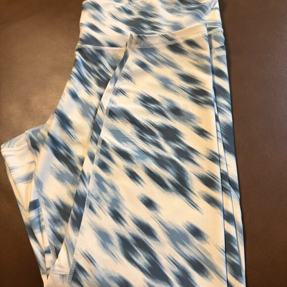 Old Navy Active Powersoft High-Rise Leggings – Blue/White Print – Size 2X - Picture 8 of 9